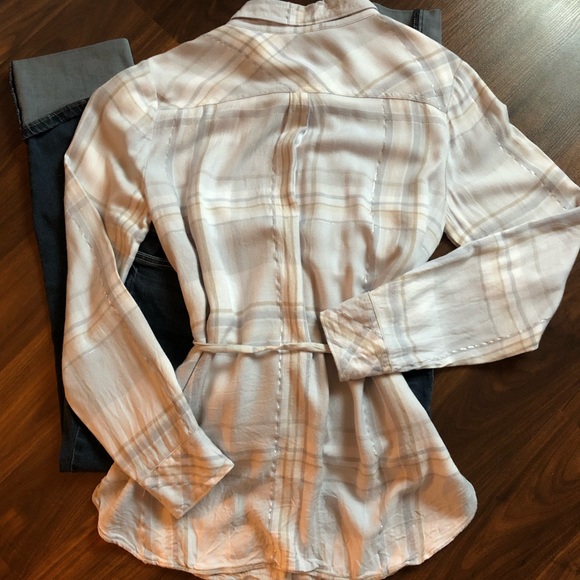 White House Black Market blouse. Size 6 - Picture 6 of 7